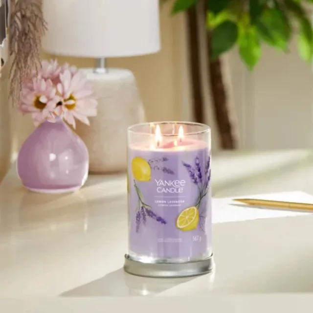 Yankee Candle Lemon Lavender Large Tumbler Geurkaars - 100 branduren - twee lonten Paars
