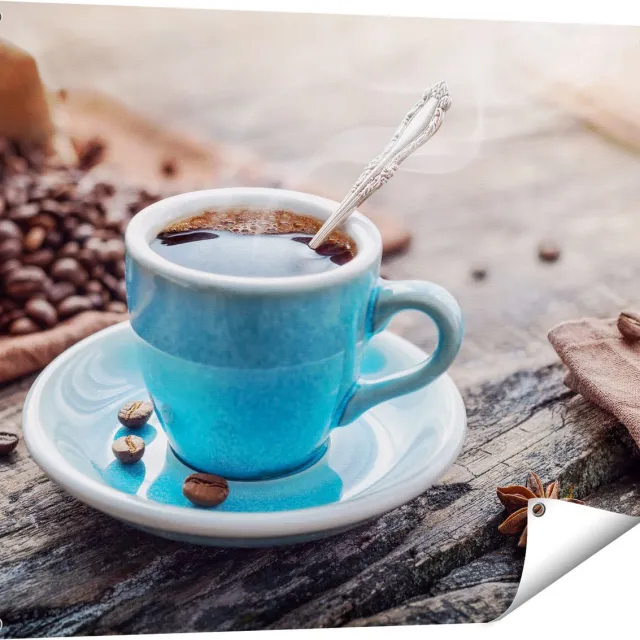 Gards Tuinposter Blauw Kopje Koffie met Koffiebonen - 100x80 cm - Tuindoek - Tuindecoratie - Wanddecoratie buiten - Tuinschilderij Multikleur