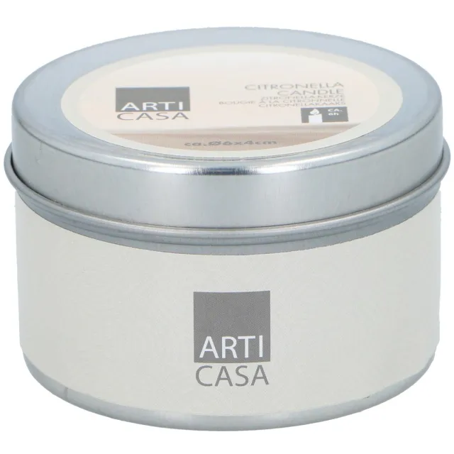 Edco BV Arti Casa Citronella Kaars in Blikken Pot met Deksel - Werend Tegen Muggen en Insecten - Compact en Gemakkelijk Verplaatsbaar - Ideaal Voor Gebruik in Tuin en op Terras - Ø6xH4cm, 90gr - Zilver/Wit