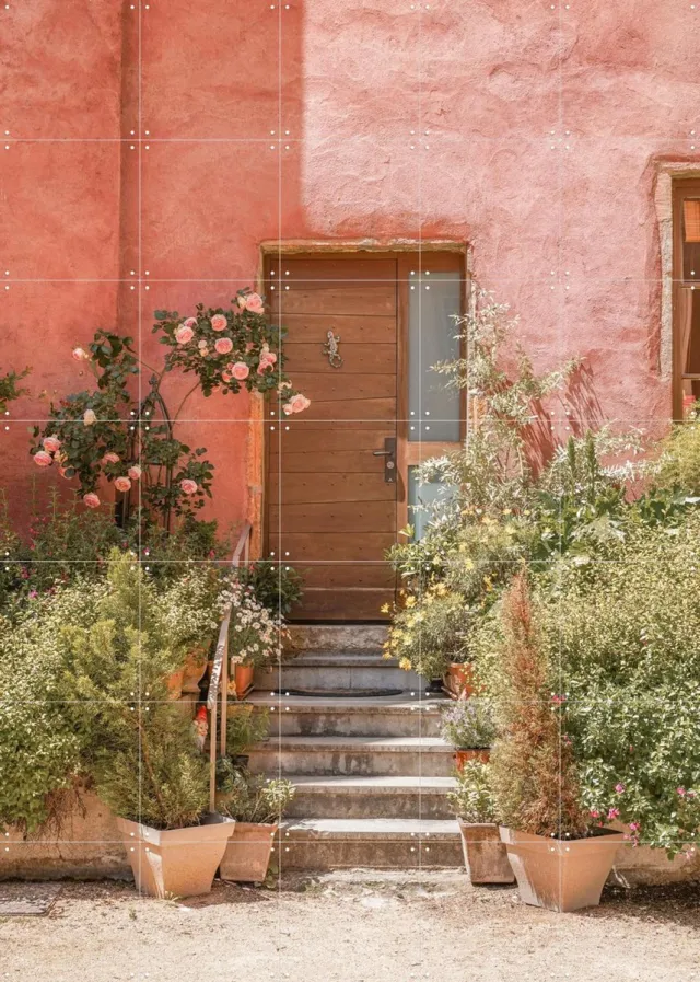 IXXI Pink House in France, Henrike Schenk - 100 x 140 cm - Grote wanddecoratie en posters - Vintage, Kleurrijk, Fotografie, Woonkamer, Gang, Zomer Roze / Warme kleuren