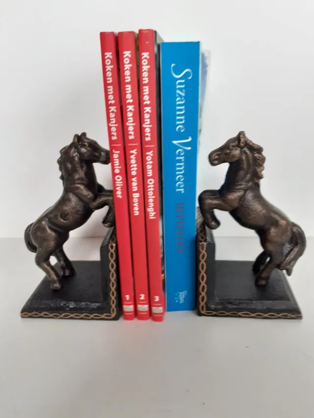 Slijkhuis Paardenbeeld paarden boekensteunen van gietijzer 2200gram Slijkhuis 17x9x8 cm bronskleur