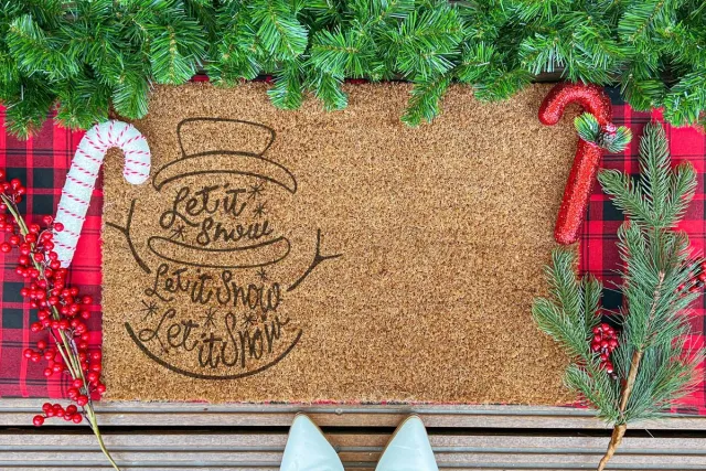Laser Point Let It Snow | 90x60 cm | Nieuwe huis cadeau | Ingangsmat | Deurmat met stijl | Verhuizing cadeau | Praktisch & trendy | Perfect voor binnenkomst | Cadeau voor nieuwe woning bruin | zwart (gravering 90x60)