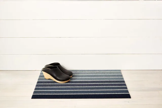 CHILEWICH Deurmat 46x71cm Block Stripe | Denim Blauw