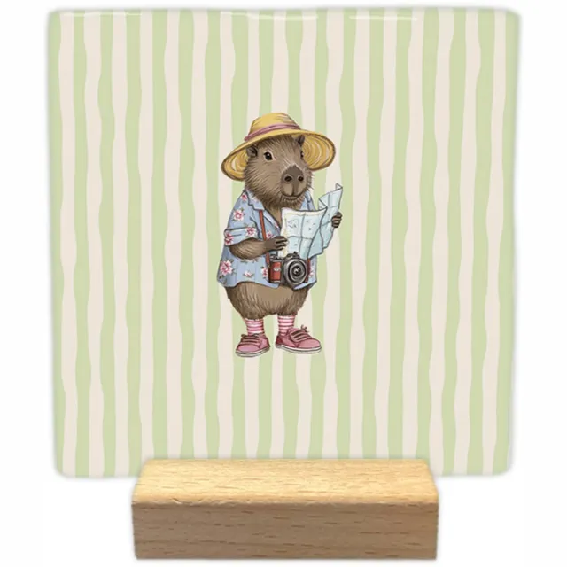 Artige Decoratie tegel - Reizende capibara - keramisch - 10x10 cm - inclusief houder Groen