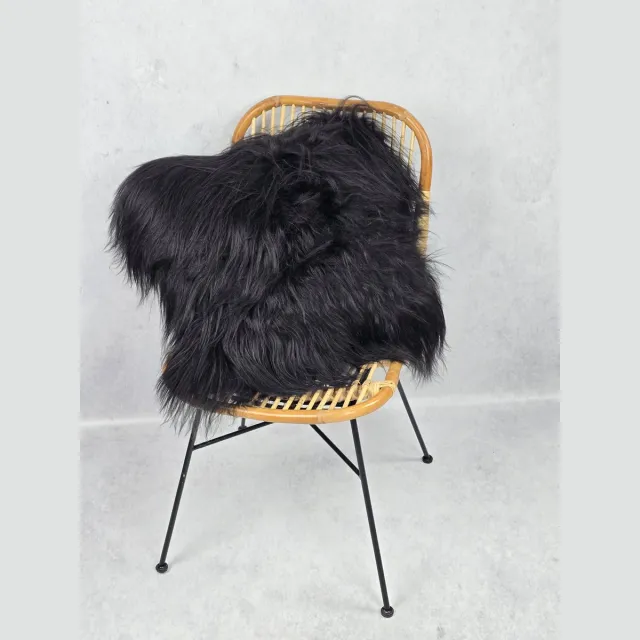 Bèèèhst Genôch Kussen – Schapenvacht – IJslands – Exclusieve collectie – Woondecoratie – Zwart – 100% echt natuurlijke wollen vacht – 50x50 cm