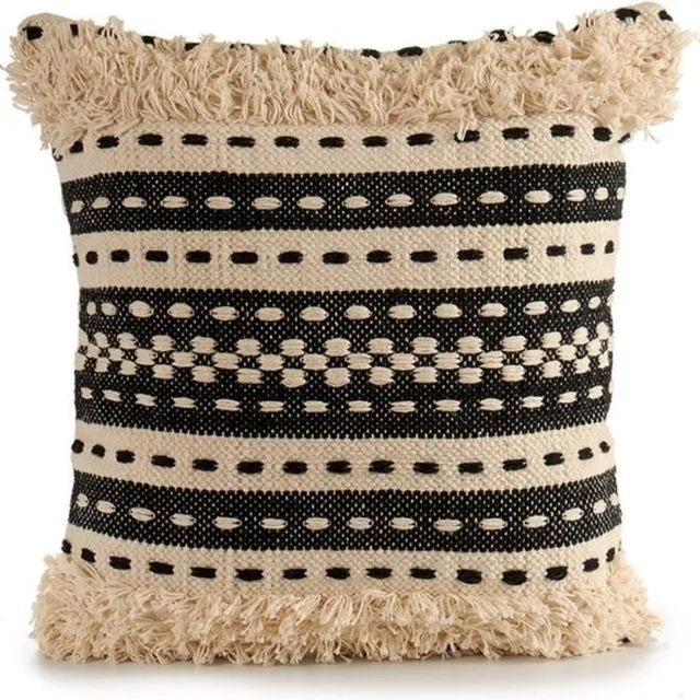 Tu Tendencia Unica Decoratief beige gebreid kussen met katoenmotieven in beige en zwart. Afmetingen 45x15x45 cm