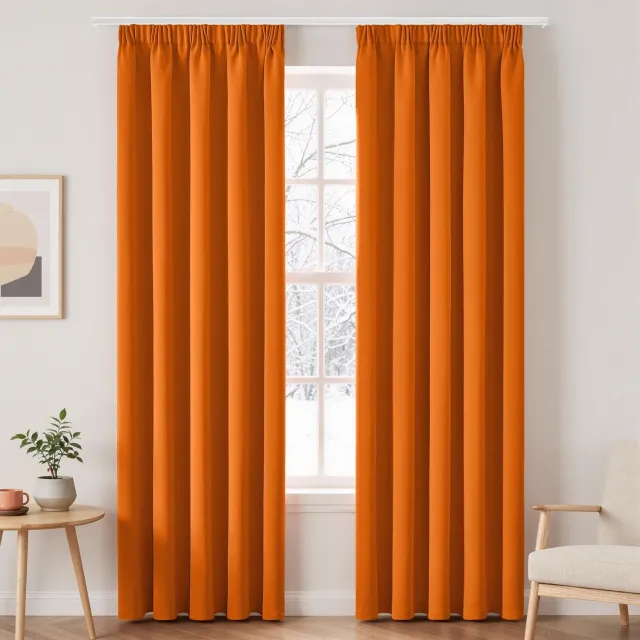 Famanu Set van 2 verduisteringsgordijnen met plooiband, 140 x 245 cm, oranje, ideaal voor het verduisteren van slaapkamers en woonkamers, eenvoudig te installeren en stijlvol