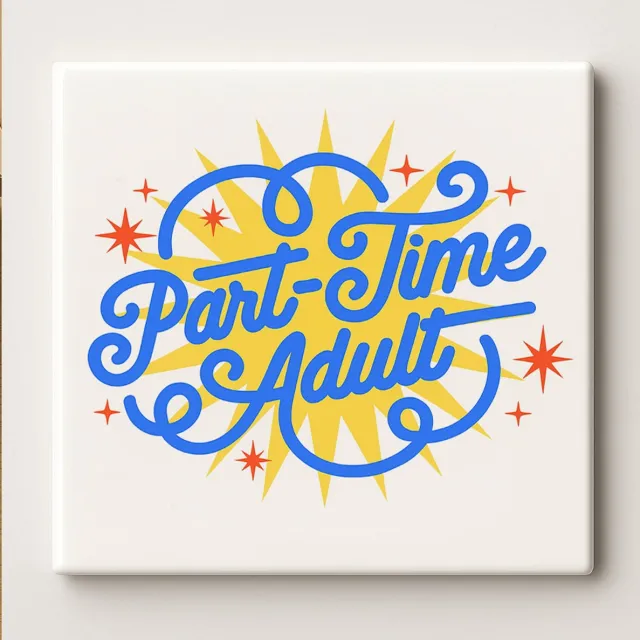 Nevolis Part-Time Volwassene Keramische Tegel – 15x15cm Grappige Quote Wanddecoratie voor Millennials, Studenten & Jongvolwassenen Multi Color