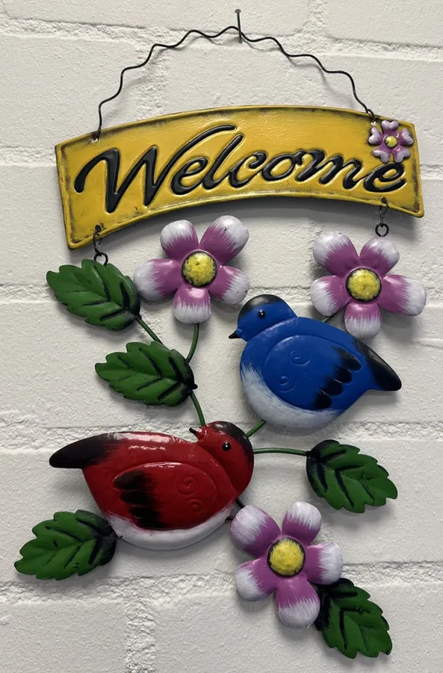 Impuls Metalen decoratie (tuin) hanger "welcome" rode + blauwe vogel - meerkleurig - hoogte 44 x 24 x 1 cm - Woonaccessoires - Decoratieve hangers - Tuinaccessoires Meerkleurig - vogels + welcome