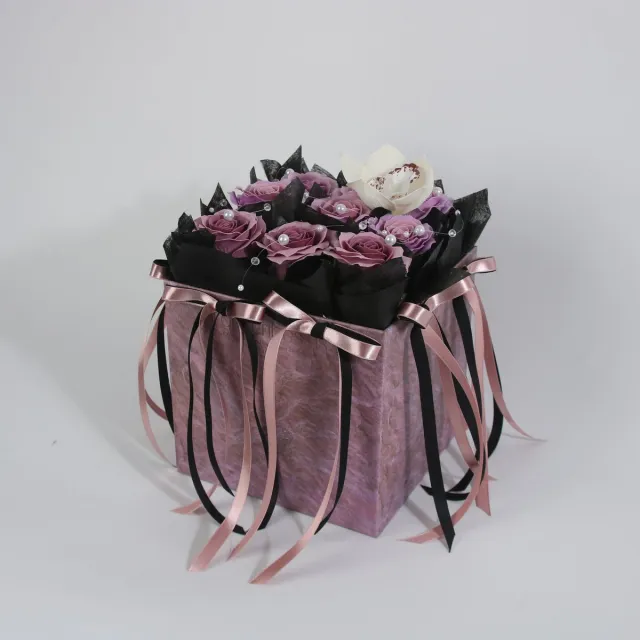 La Roselle Amsterdam Kunstkerstboeketten Bloemenbox - Decoratief Rozenboeket in kerst Cadeaubox Paars en wit