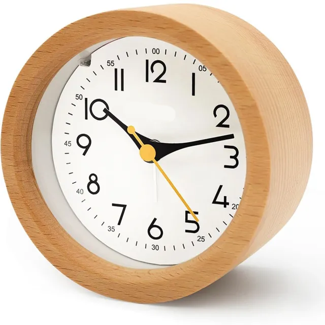 carmdering Analoge Wekker - Stille Klok - Quarz Wekker - Geruisloos Uurwerk - Snooze En Nachtlicht Functie - Duurzaam Plastic Materiaal - Grote Leesbare Wijzerplaat - Ideaal Voor Slaapkamer En Reis - 1 Stuk-Vierkant Geel