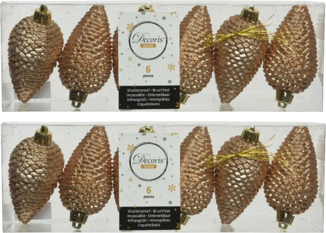 Decoris Kersthangers dennenappels - 12x - toffee bruin - glitter - 8 cm - kunststof - kerstversiering