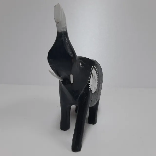 Wilma Fairtrade beeldje olifant 16cm hoog van hout in zwart en wit