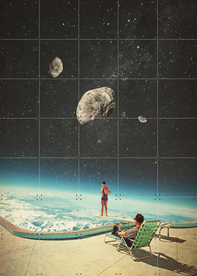 IXXI Summer with a Chance of Asteroids, Frank Moth - 100 x 140 cm - Grote wanddecoratie en posters - Surrealisme, Collage, Vintage, Pop art, Digitale Donkere tinten / Blauw