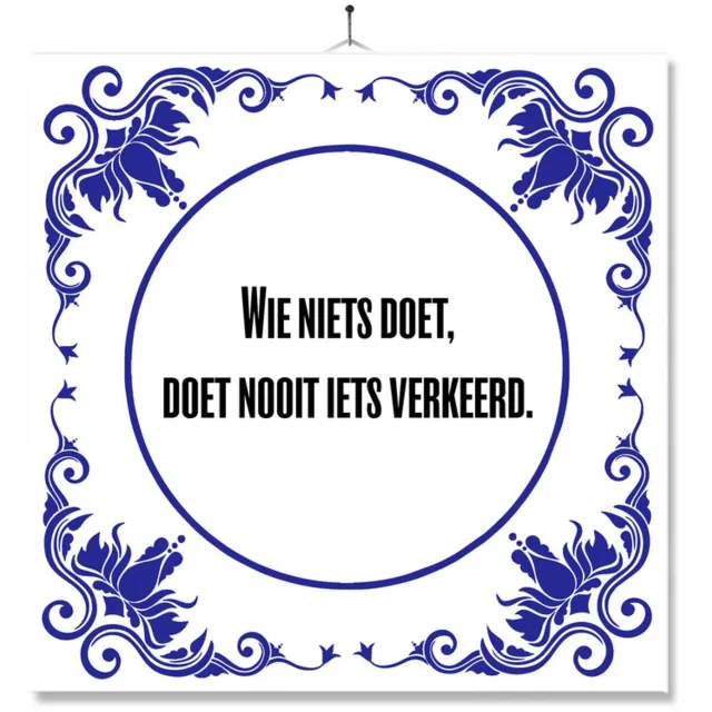 MC Living Tegel Met Opdruk | Wie Niets Doet | Cadeau | Inclusief Geschenkdoos | Standaard | Ophangsysteem Multi-Color