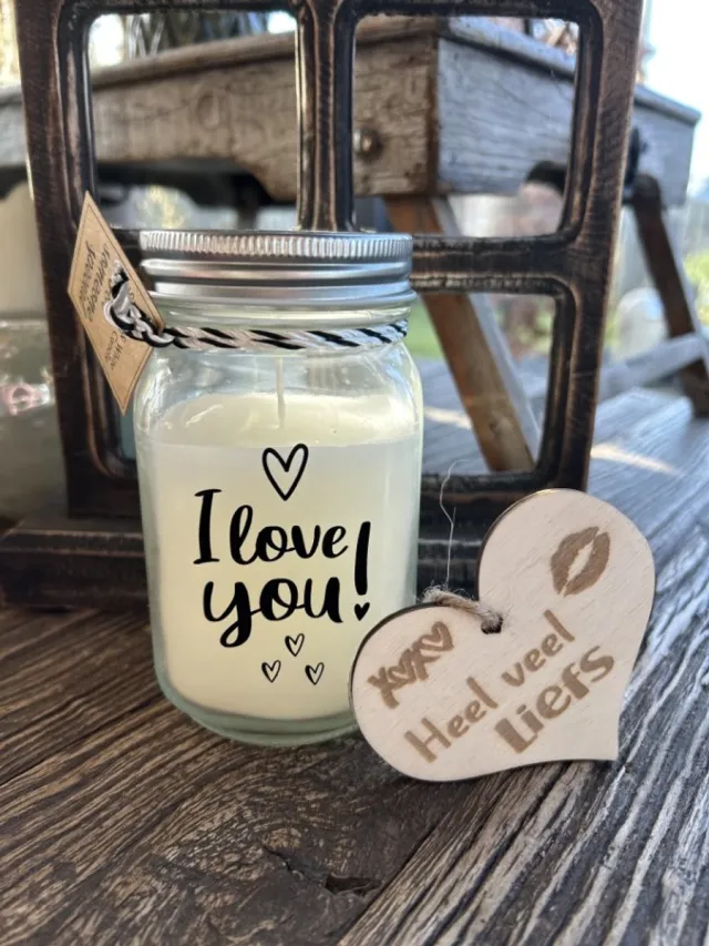 Creaties van hier Black & White scented candles I love you met houten hartje – 13,5 cm – vanille