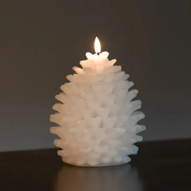 Paardekooper – Alflora LED Kaars Dennenappel – 16 cm – Wit – Wax – 3D Vlam – Met Timer – Inclusief Batterij