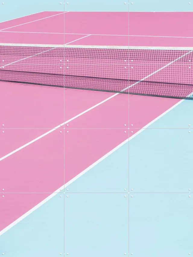 IXXI Pink Court Net, Chris Abatzis - 60 x 80 cm - Grote wanddecoratie en posters - Fotografie, Minimalisme, Geometrische Kunst, Kleurrijk, Pop art Roze