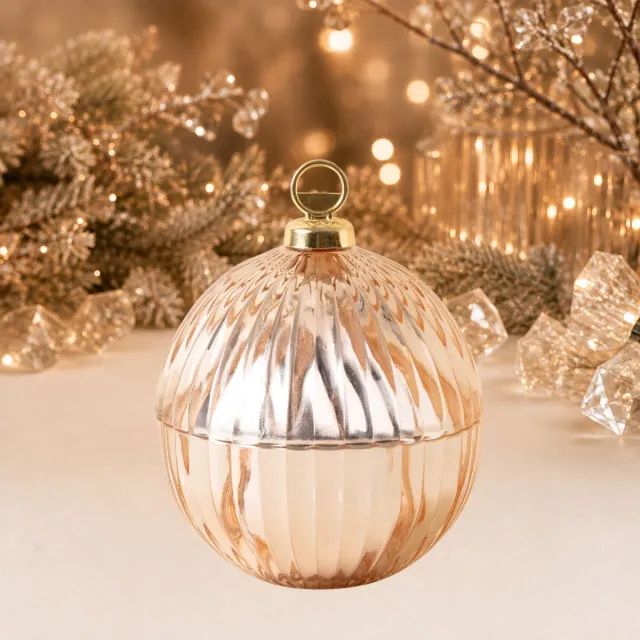 Het Geurhuisje Luxe Glazen Kerstbal Geurkaars met deksel - Roségoud - Knisperende Houten Lont – Limited Edition – Dierproefvrij - Handgemaakt - Geïnspireerd op Jankie Home Sweet Home
