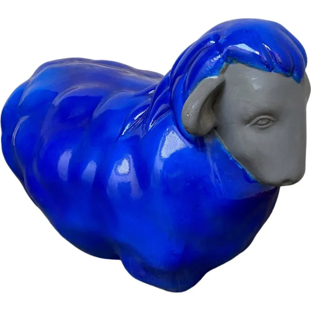 In & Out Deco Schaap liggend hol beton, kleur blauw voor binnen en buiten.