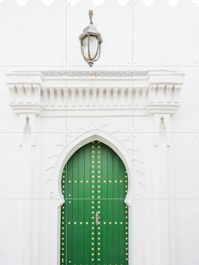 IXXI Green Door In Morocco, Photolovers - 60 x 80 cm - Grote wanddecoratie en posters - Minimalisme, Geometrische Kunst, Art Deco, Fotografie Goud / Wit / Groen
