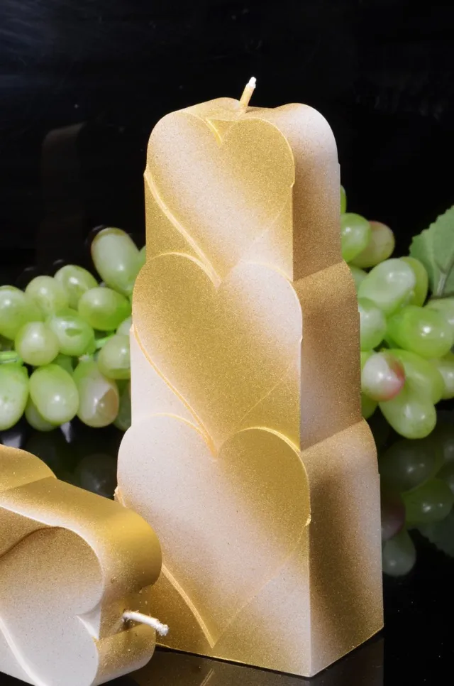 MilaNNE Candles by Milanne Gestapelde hartenkaars handgemaakt GOUD-WIT, hoogte 19 cm - BEKIJK VIDEO - Valentijnsdag special wit perl mat