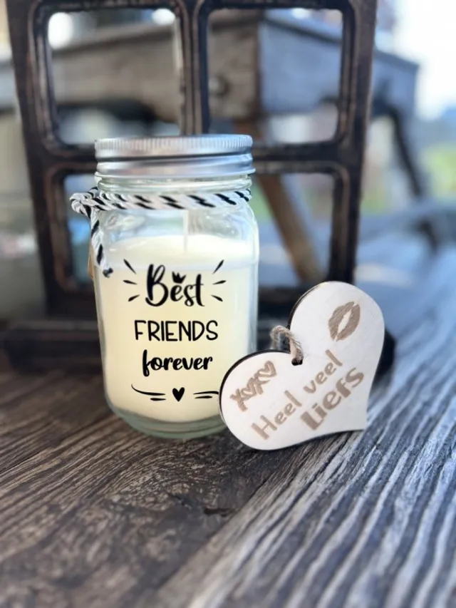 Creaties van hier Black & White scented candles Best friends met houten hartje – 13,5 cm – vanille