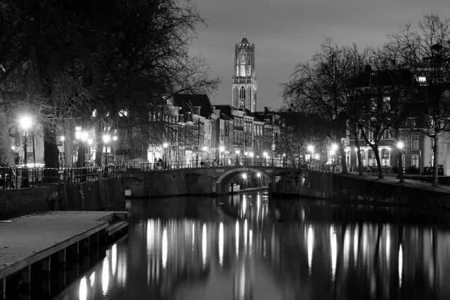 Donker Utrecht Poster Donker Utrecht - Zandbrug, Oudegracht en Domtoren - 60 x 40 cm - glanzend papier zwart-wit
