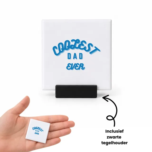 Hacebo Coolest dad ever in blauw tegeltje met tegelhouder - Vader - Coole papa - tegeltjes met tekst - Vaderdag cadeautje - Cadeau voor papa - Verjaardag - Geschenk - Cadeau - Gift - spreuktegels - 4.8x4.8 CM Wit