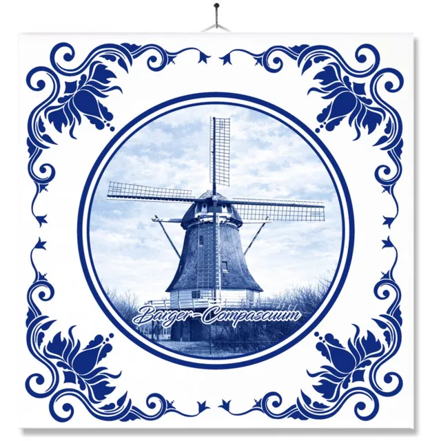 MC Living Tegel Met Opdruk | Barger-Compascuum | Delft Blauw | Cadeau | Inclusief Geschenkdoos | Standaard | Ophangsysteem Ontwerp 1