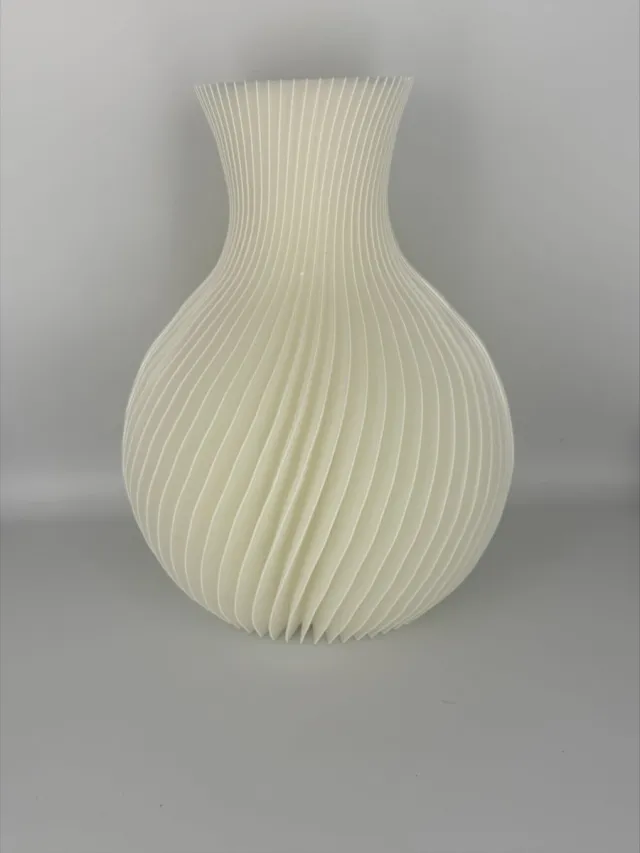 Celine73 Vaas - Waved - Satijnwit