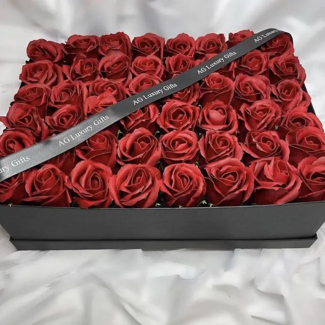 AG Luxurygift AG Luxurygifts flower box - rozen box - luxe - cadeau - rood - zwart - soap roses - Valentijnsdag