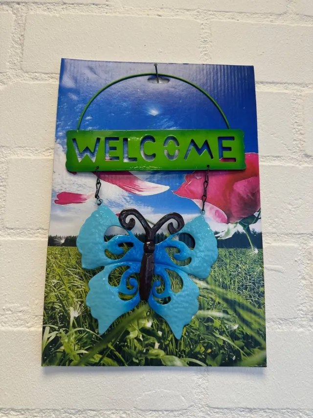 Impuls Metalen decoratie tuin hanger "welcome" vlinder - Blauw - hoogte 30 x 20 x1cm - Woonaccessoires - Decoratieve hangers - Tuinaccessoires