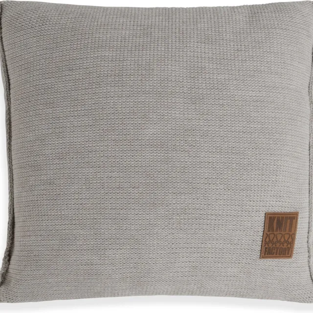 Knit Factory Uni Sierkussen - Vierkant kussen - Kussen woonkamer - Bank kussen - Decoratie kussen - Iced Clay - 50x50 cm - Kussenhoes inclusief kussenvulling