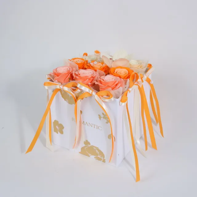 La Roselle Amsterdam Luxe Bloemenbox met Kunstrozen en Orchidee – kunst Rozenboeket - Feestdagen Cadeau - Kerst Perzik, crème, oranje en wit