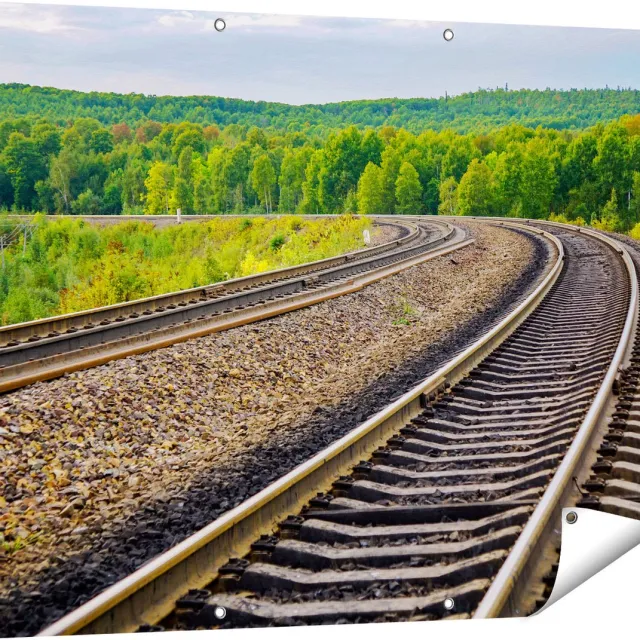 Gards Tuinposter Rails Spoorwegen in een Bocht - 120x90 cm - Tuindoek - Tuindecoratie - Wanddecoratie buiten - Tuinschilderij Multikleur