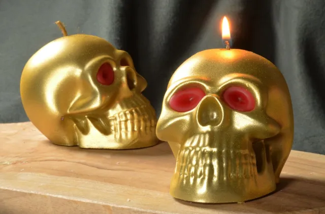 MilaNNE Candles by Milanne, Schedel KAARS in prachtig Goud Metallic met felrode ogen, geheel met de hand gemaakt en fantastich voor feesten zoals Halloween