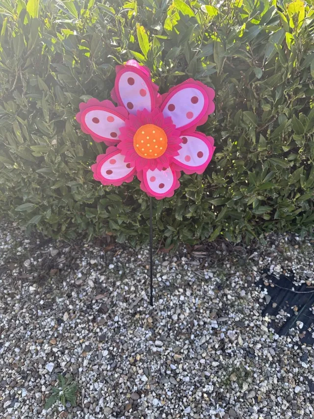 Impuls Windmolen met bloem - roze met stipjes - nylon + kunststof steker- dia 29 cm x hoogte 55 cm - Tuinaccessoires - Tuinstekers