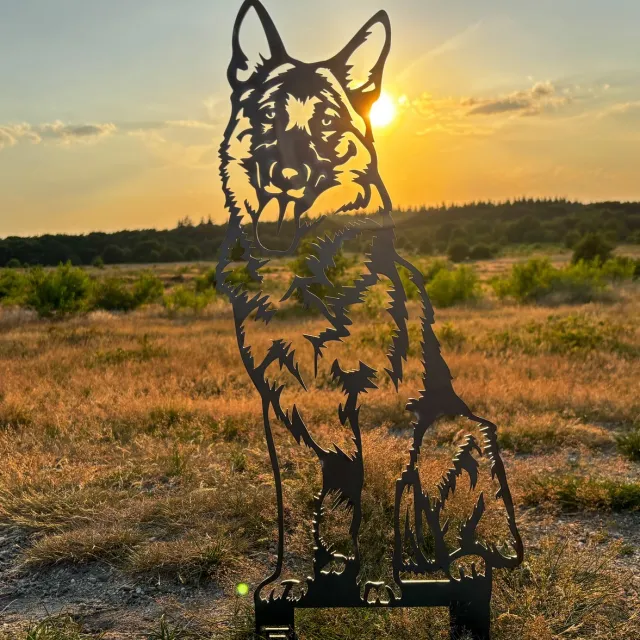 Steelhouet Duitse Herder Grondsteker Steelhouet - Cortenstaal - Metaal silhouet - Tuindecoratie - Kerst cadeau - Tuinbeeld - Hondenbeeld- Uniek geschenk - H62 x B37 cm