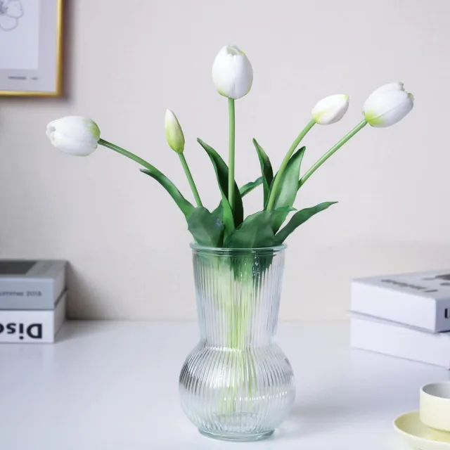 WAKISAKI 16 inch Premium Real Touch Nep Tulpen Kunstbloemen met Knoppen, Flexibele Stam Gemakkelijk te Vormen, Faux Tulpen voor Home Decor Indoor (Vaas niet inbegrepen), 5-Pack Set van Pepermunt Wit